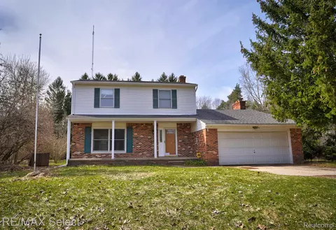 9214 Washburn Rd, Goodrich, MI 48438