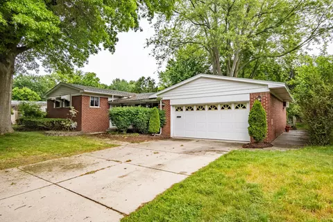 16852 Pollyanna St, Livonia, MI 48154