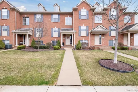 6212 Cheshire Park Dr, Clarkston, MI 48346
