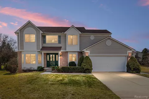 260 Cloverleaf Crt Ct, Scio, MI 48103