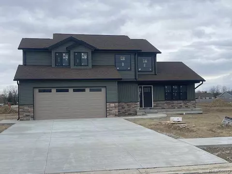 290 Montana Ave, Marysville, MI 48040
