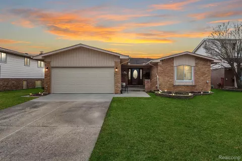 4492 Bloomfield Dr, Sterling Heights, MI 48310