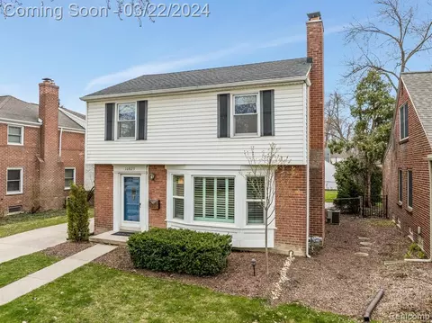10825 Nadine Ave, Huntington Woods, MI 48070
