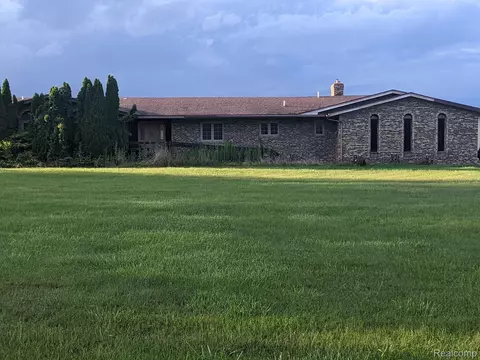 14978 Sharrard Rd, Berlin, MI 48002