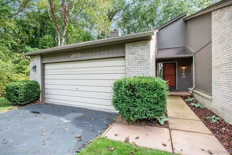 260 Woodstone Rd, Waterford, MI 48327