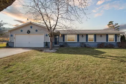 9711 Welch Rd, Macon, MI 49286