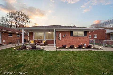 7756 Louise Crt Ct, Westland, MI 48185