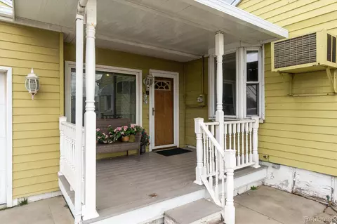 1415 E Bristol Rd, Burton, MI 48529