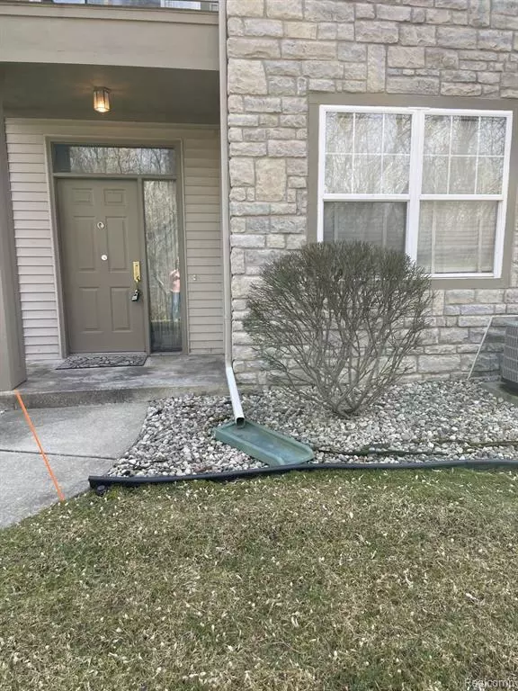 10022 Sunrise Dr, Grand Blanc, MI 48439 28 Photos Movoto