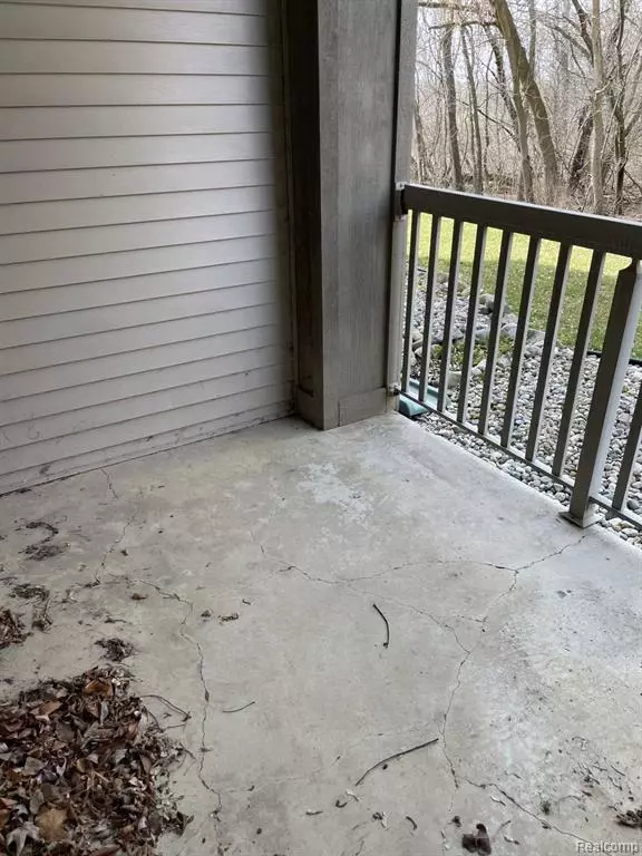 10022 Sunrise Dr, Grand Blanc, MI 48439 28 Photos Movoto