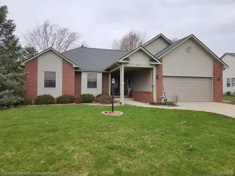 211 Kathy Cir, Linden, MI 48451