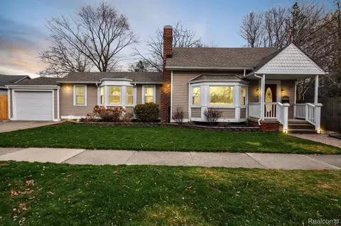 2020 Beechwood Dr, Royal Oak, MI 48073