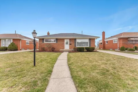 2395 Pinetree Dr, Trenton, MI 48183