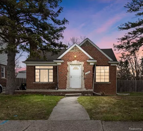 17300 Strasburg St, Detroit, MI 48205