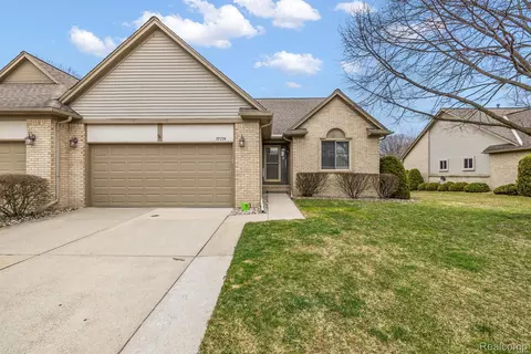 37734 Pebble Pointe Crt Ct, Clinton Township, MI 48038