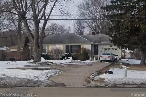 5333 Richfield Rd, Flint, MI 48506
