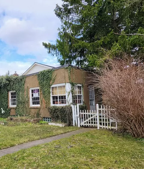 4464 Forest St, Leonard, MI 48367