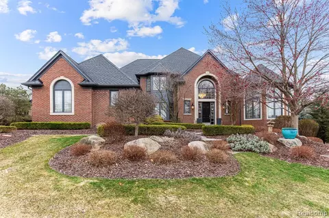 4680 Goodison Place Dr, Rochester, MI 48306