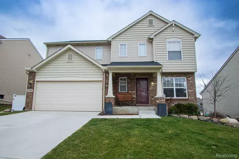 2582 Lovington Ln, Waterford, MI 48329
