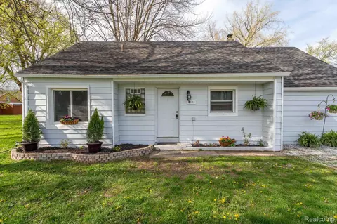 2121 Chesley Dr, Sterling Heights, MI 48310