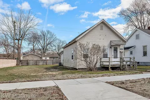 2720 Gratiot Ave, Port Huron, MI 48060