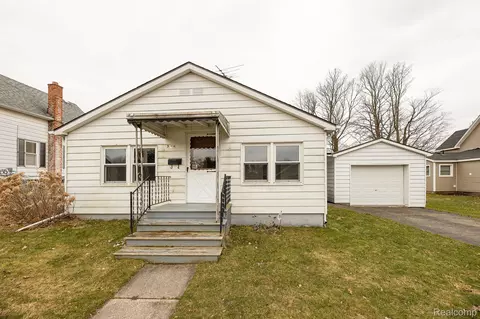 375 W 5th St, Imlay City, MI 48444