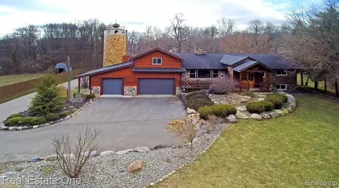 4909 Algonquin Blvd, Clarkston, MI 48348