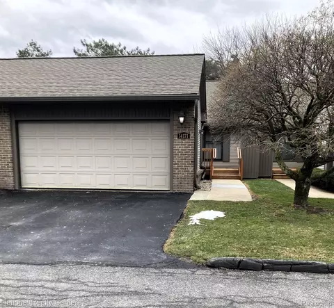 14171 Meadow Hill Ln, Plymouth, MI 48170