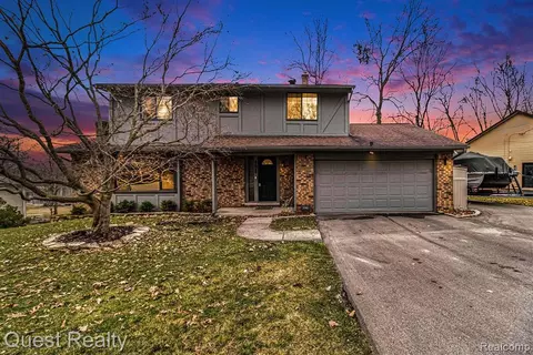 4628 Curtis Ln, Clarkston, MI 48346