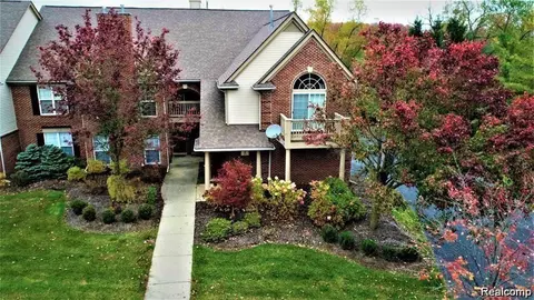 28030 Carlton Way Dr, Novi, MI 48377