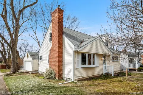 198 S Avery Rd, Waterford, MI 48328