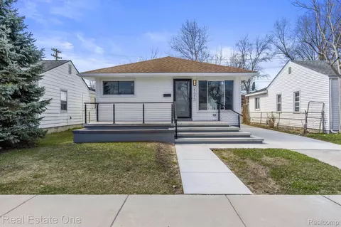 27313 Brettonwoods St, Madison Heights, MI 48071
