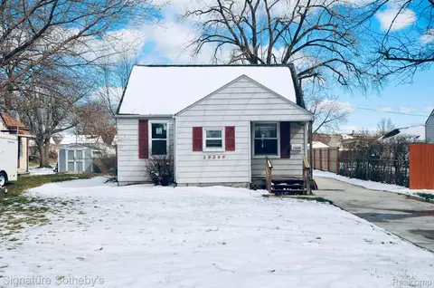 29266 E Coolidge St, Roseville, MI 48066