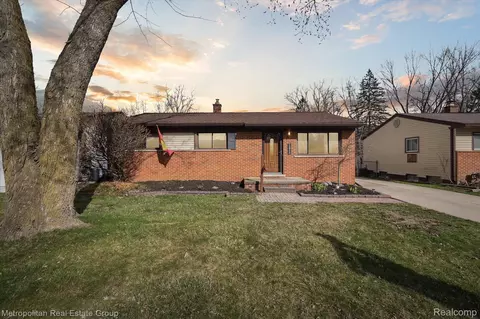 15910 Deering St, Livonia, MI 48154