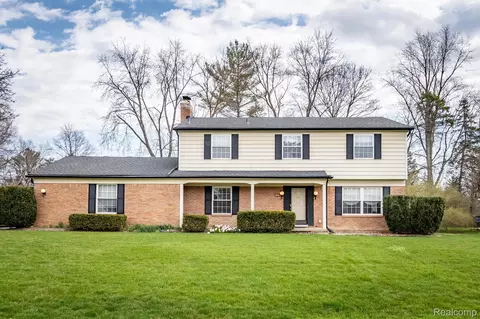 29900 Ravenscroft St, Farmington Hills, MI 48331