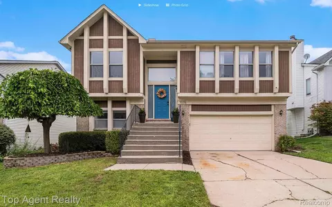 7076 Rolling Hills Dr, Waterford, MI 48327