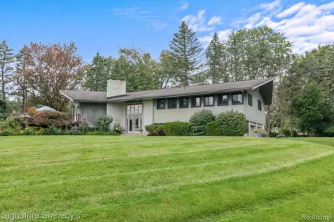 6859 Meath Hunt Cir, Troy, MI 48098
