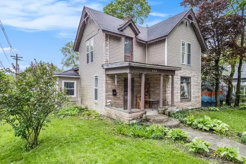 648 N Calhoun St, Lapeer, MI 48446