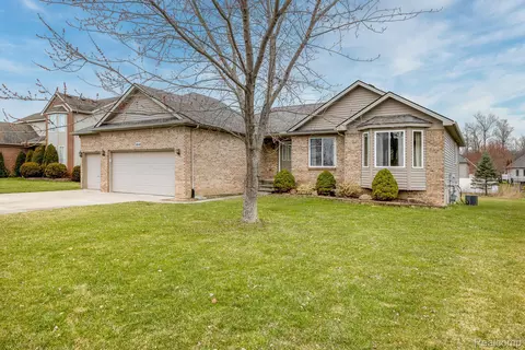 4840 Camelot Dr, Kimball, MI 48074