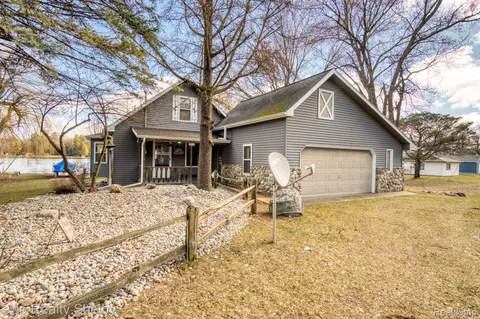 2332 Lakeside Dr, Evart, MI 49631