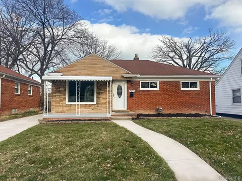 24244 Wilmot Ave, Eastpointe, MI 48021