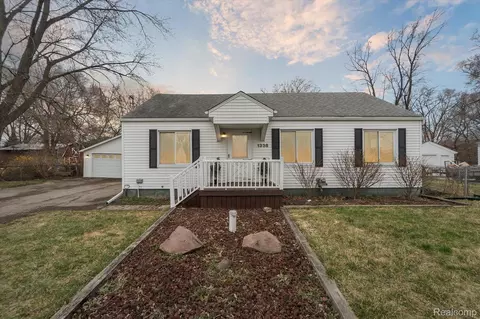 1338 Cutler St, Burton, MI 48509
