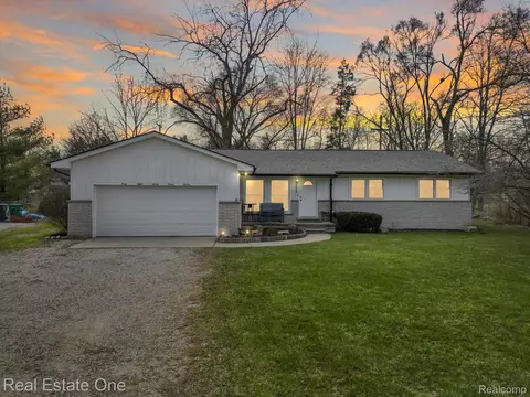 48737 Dequindre Rd, Rochester Hills, MI 48307