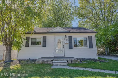 22500 Arcadia St, Saint Clair Shores, MI 48082