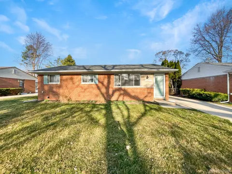 35911 Vaughn St, Clinton Township, MI 48035