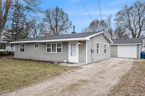 247 E Oak St, Montrose, MI 48457