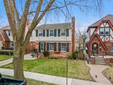 241 Mcmillan Rd, Grosse Pointe Farms, MI 48236