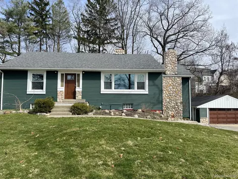 620 East St, Milford, MI 48381