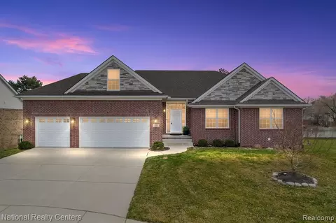 11872 Adams Ct, Livonia, MI 48150