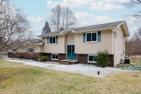3425 Indianwood Rd, Orion, MI 48362